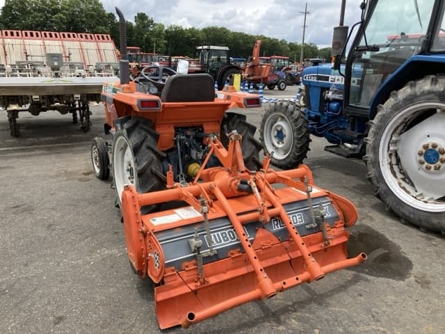Tractor — Auction (lot 8451-1230)