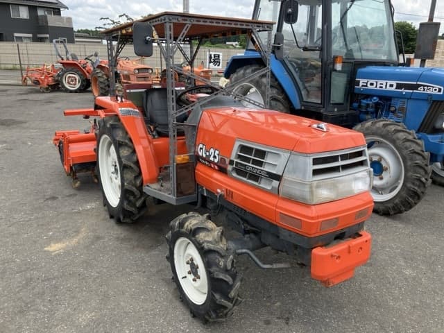 Tractor — Auction (lot 8451-1231)