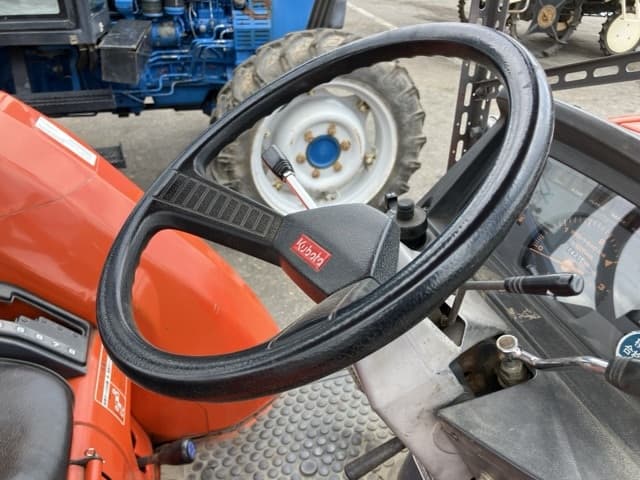 Tractor — Auction (lot 8451-1231)