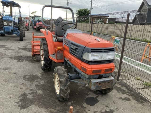 Tractor — Auction (lot 8451-1239)