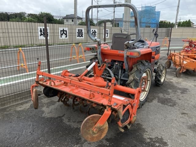 Tractor — Auction (lot 8451-1239)