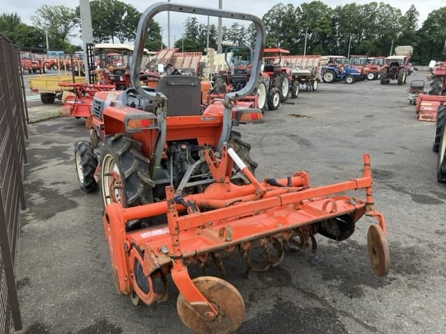 Tractor — Auction (lot 8451-1239)
