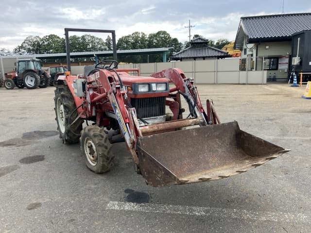 Tractor — Auction (lot 8451-1244)
