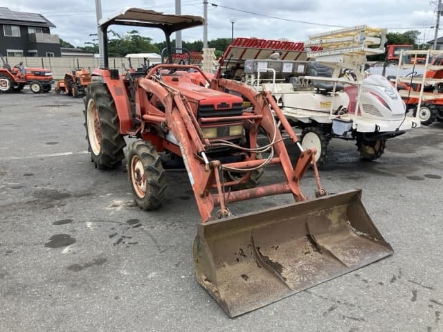 Tractor — Auction (lot 8451-1245)