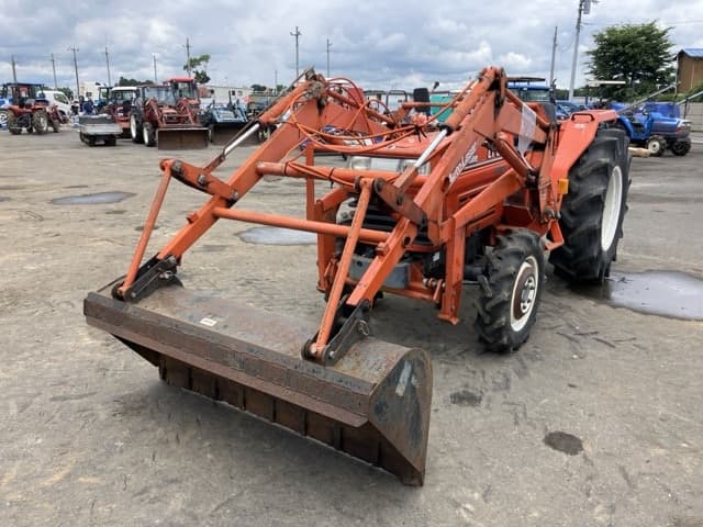 Tractor — Auction (lot 8451-1246)