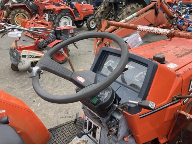 Tractor — Auction (lot 8451-1246)