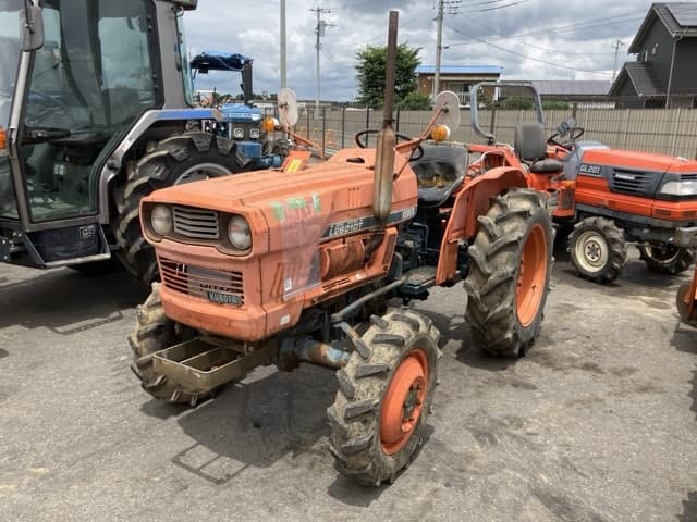 Tractor — Auction (lot 8451-1249)