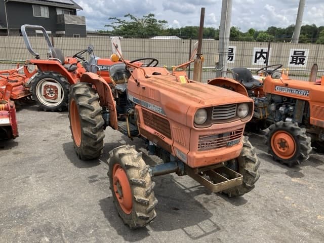 Tractor — Auction (lot 8451-1249)