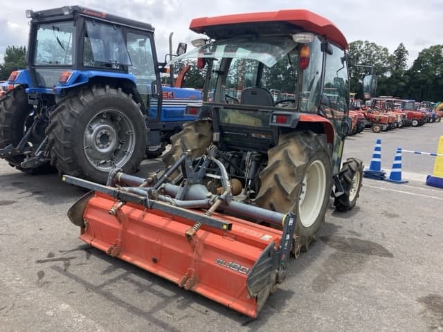 Tractor — Auction (lot 8451-1251)