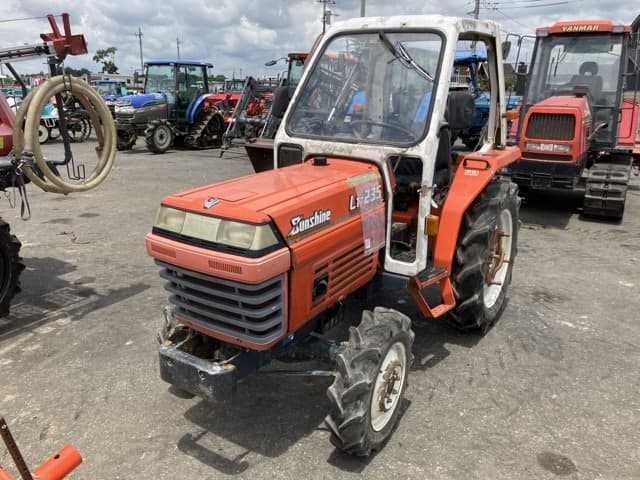 Tractor — Auction (lot 8451-1253)