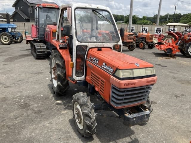 Tractor — Auction (lot 8451-1253)