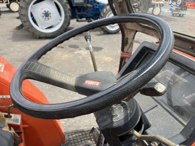 Tractor — Auction (lot 8451-1253)