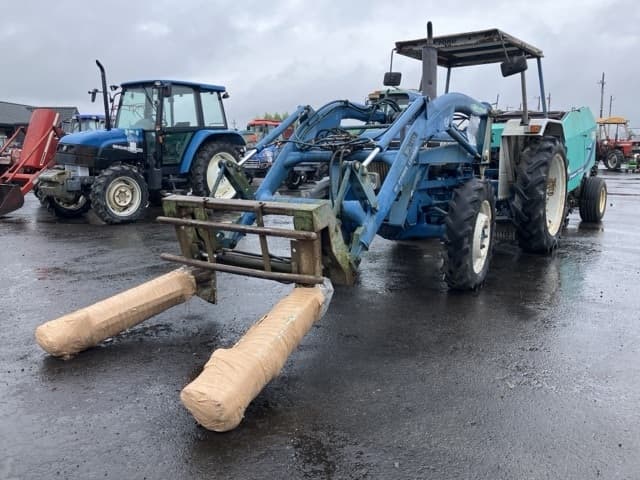 Tractor — Auction (lot 8451-1255)