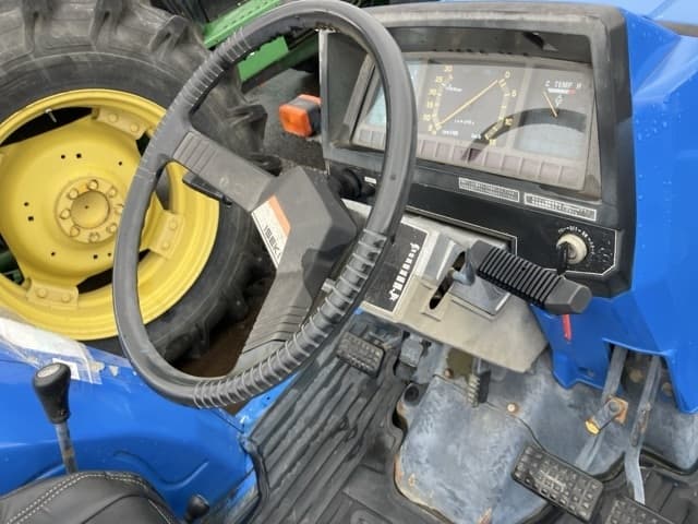 Tractor — Auction (lot 8451-1256)