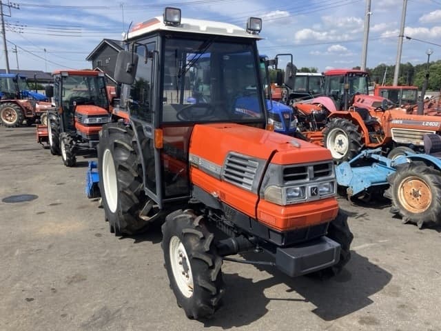 Tractor — Auction (lot 8451-1271)