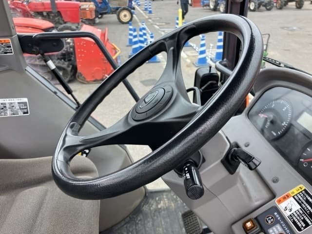 Tractor — Auction (lot 8451-1272)