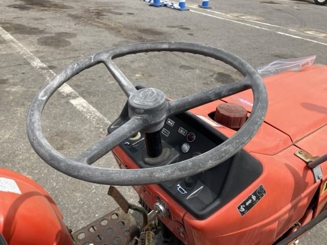 Tractor — Auction (lot 8451-1275)