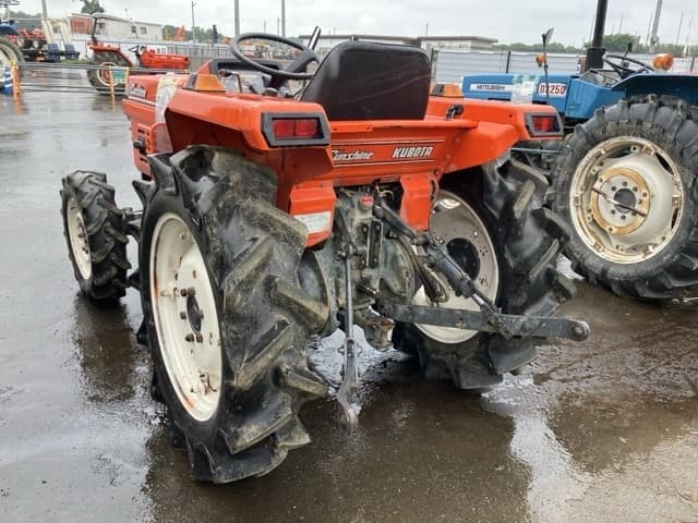 Tractor — Auction (lot 8451-1277)