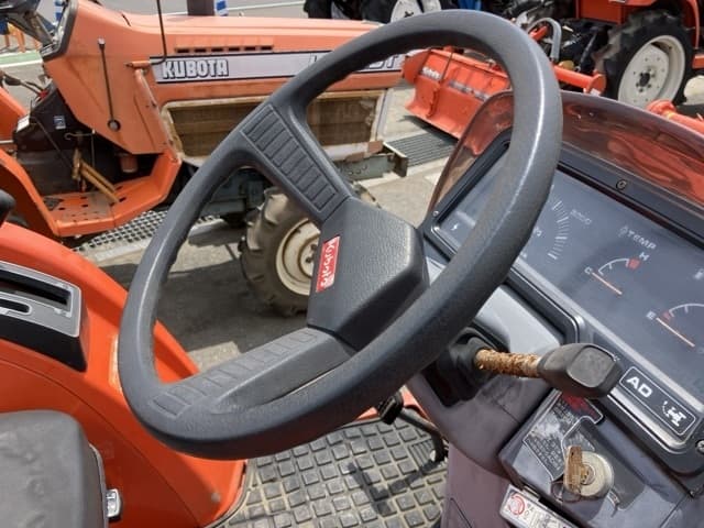 Tractor — Auction (lot 8451-1282)