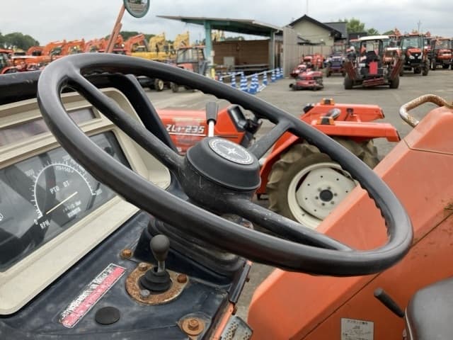 Tractor — Auction (lot 8451-1299)