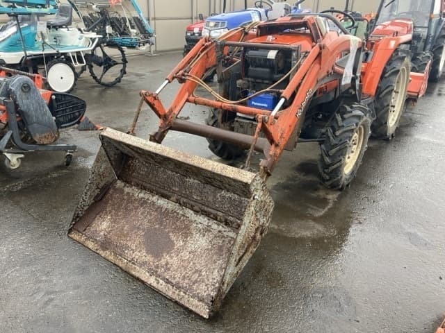 Tractor — Auction (lot 8451-1300)
