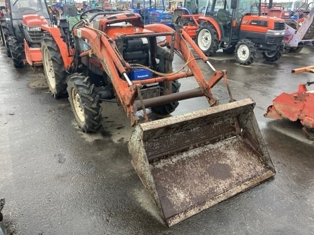 Tractor — Auction (lot 8451-1300)