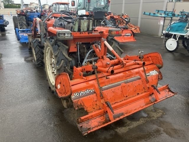 Tractor — Auction (lot 8451-1300)