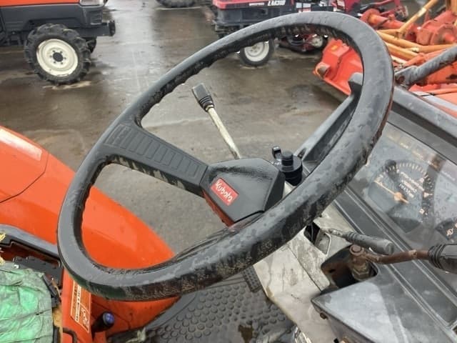 Tractor — Auction (lot 8451-1300)