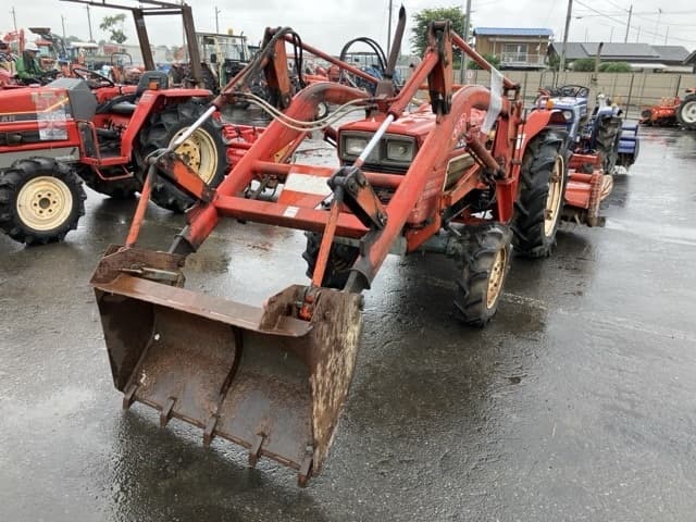 Tractor — Auction (lot 8451-1301)