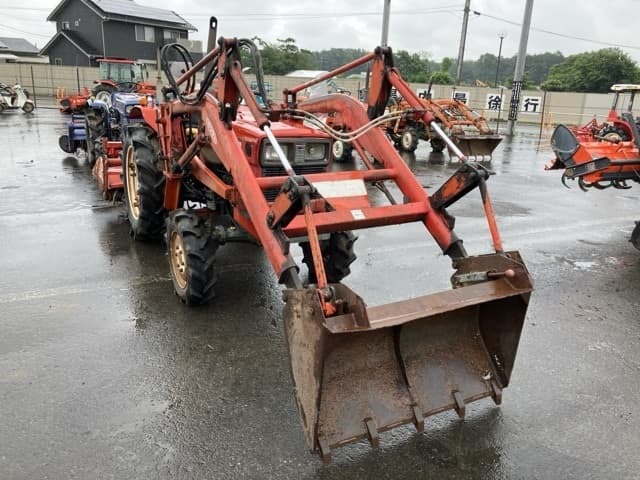 Tractor — Auction (lot 8451-1301)