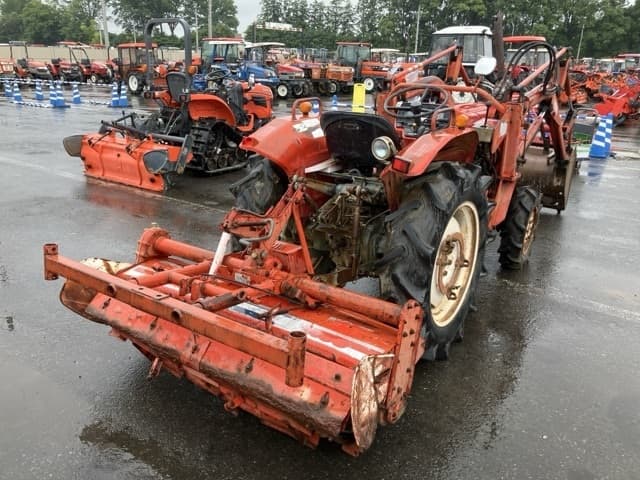 Tractor — Auction (lot 8451-1301)