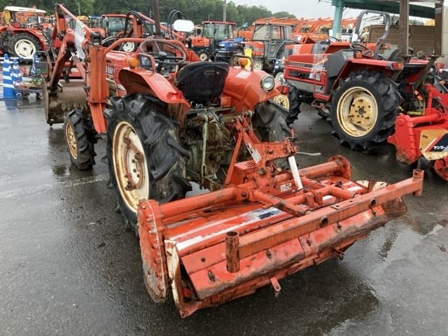 Tractor — Auction (lot 8451-1301)