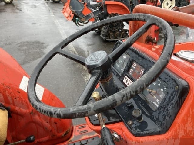 Tractor — Auction (lot 8451-1301)