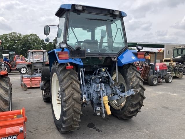 Tractor — Auction (lot 8451-1304)
