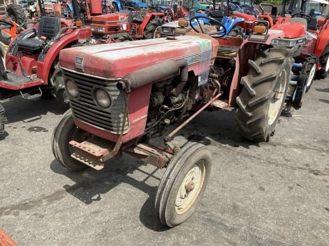 Tractor — Auction (lot 8451-1305)