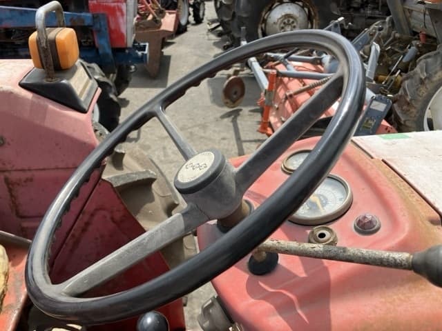 Tractor — Auction (lot 8451-1305)