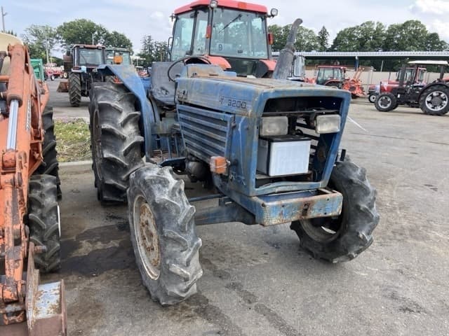 Tractor — Auction (lot 8451-1306)