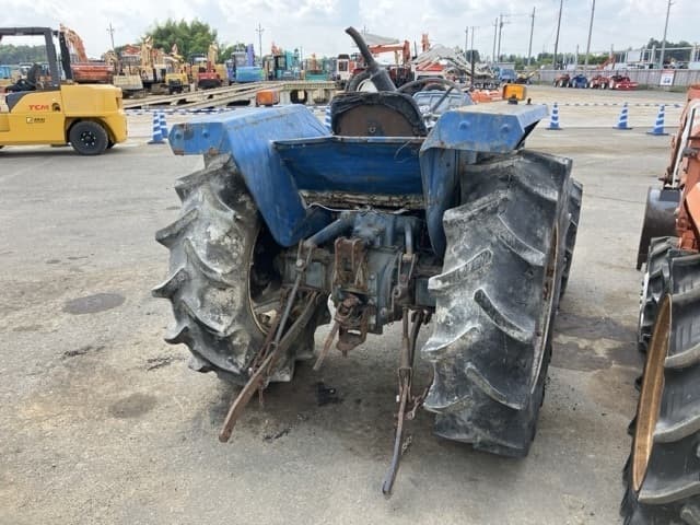 Tractor — Auction (lot 8451-1306)