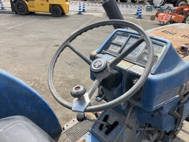 Tractor — Auction (lot 8451-1306)