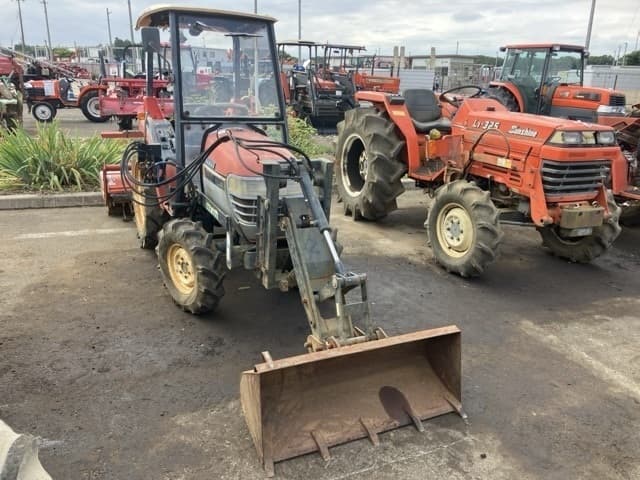 Tractor — Auction (lot 8451-1307)