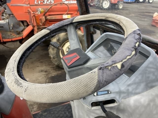 Tractor — Auction (lot 8451-1307)