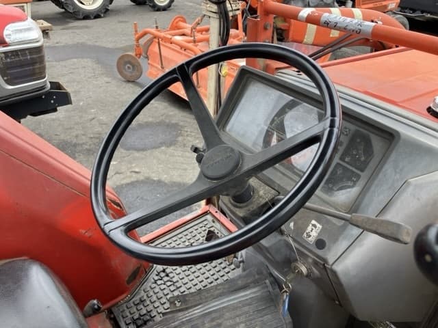 Tractor — Auction (lot 8451-1308)