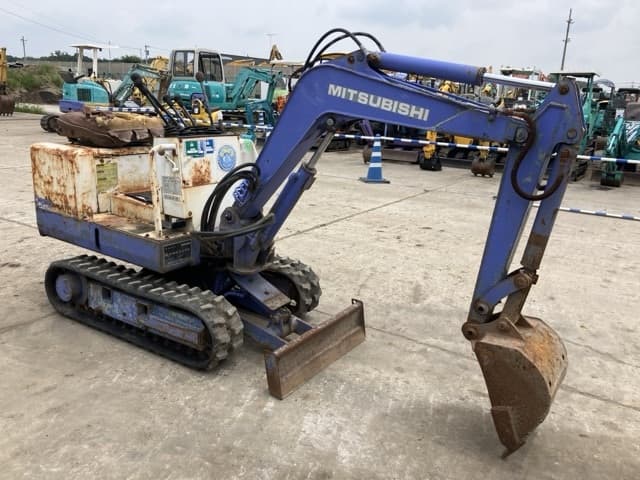 MINI EXCAVATOR — Auction (lot 8451-131)