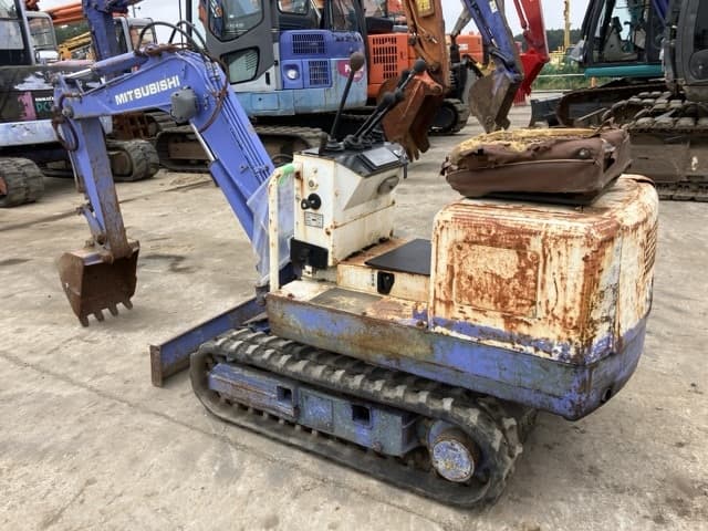 MINI EXCAVATOR — Auction (lot 8451-131)