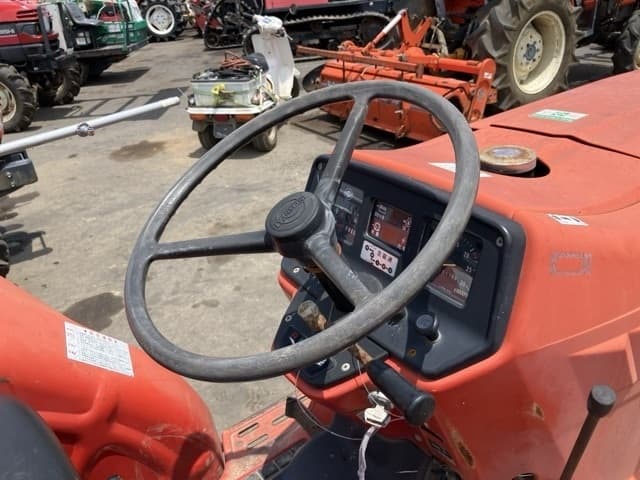 Tractor — Auction (lot 8451-1317)