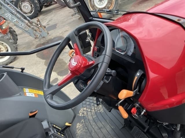 Tractor — Auction (lot 8451-1318)