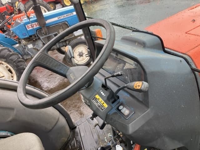 Tractor — Auction (lot 8451-1319)