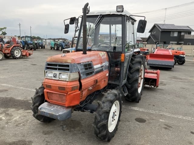 Tractor — Auction (lot 8451-1324)