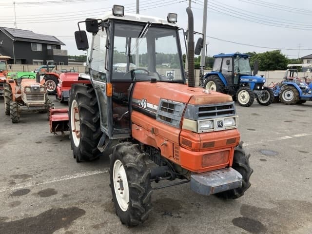Tractor — Auction (lot 8451-1324)