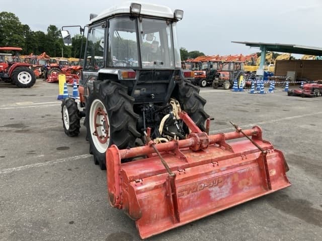 Tractor — Auction (lot 8451-1324)